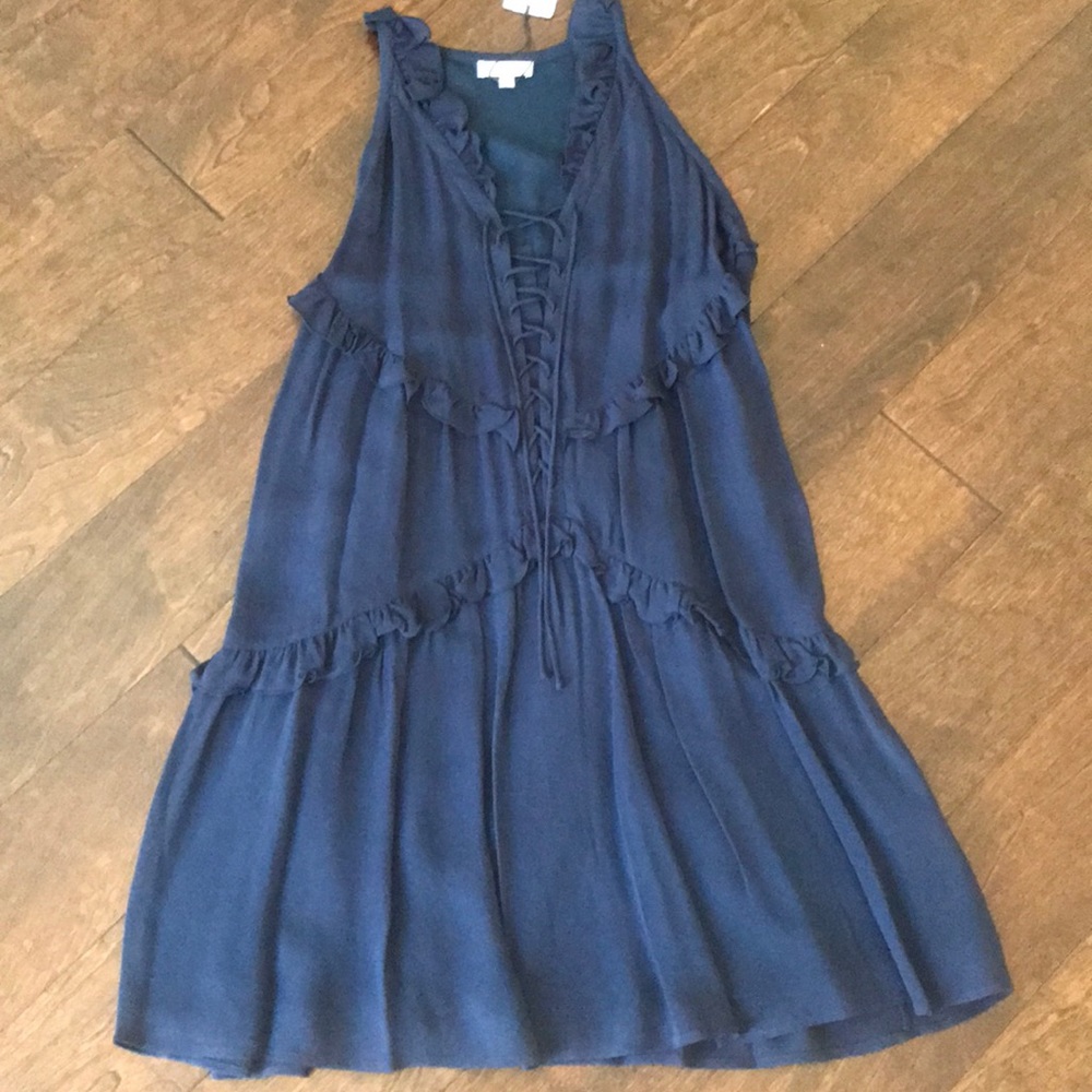 A loves A dress